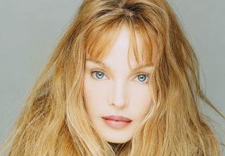 Canción 'Sor Juana', por Arielle Dombasle