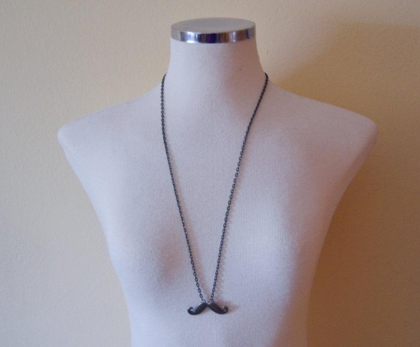 Mr Moustache collar dorado