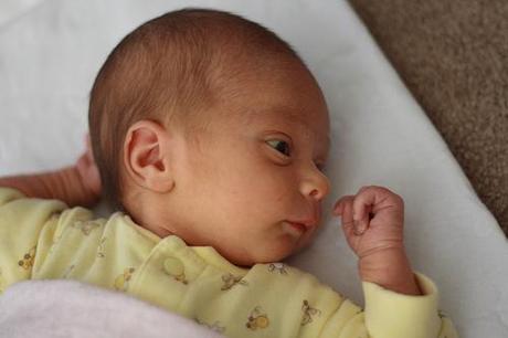 bebe-cirugia Recomiendan el uso de paracetamol intravenoso luego de operaciones en bebés