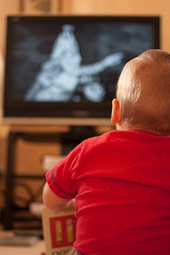 Madres obesas usan la TV para calmar a sus bebés