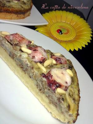 Coca de morcilla encebollada y pulpo con piñones