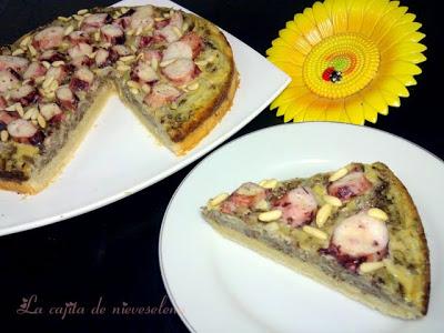 Coca de morcilla encebollada y pulpo con piñones