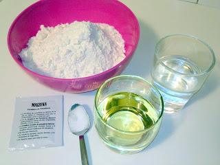 Coca de morcilla encebollada y pulpo con piñones