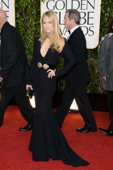 Los Globos de Oro y las celebrities engalanadas por Roger Vivier Kate Hudson lució el Boite de Nuit Clutch de Roger Vivier
