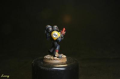 Detalle de la hombrera derecha de los Guardianes de la muerte procedente de los Puños Imperiales