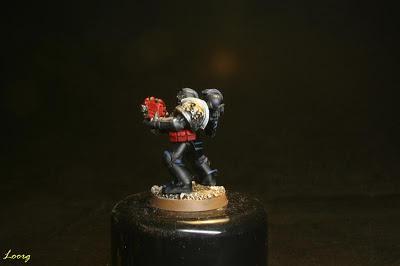 Detalle de la hombrera izquierda los Guardianes de la Muerte