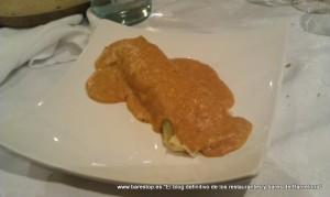 Restaurante Al Punt Creps rellenos de espinacas y carne con bechamel y salsa fileto -Al Punt