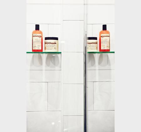 Decorar con diseño gráfico e ilustraciones walking closet decoración walk in closet tendencias deco 2013 blanco negro silla Philippe Stark papel de pared floral fucsia papel de pared de Cole & Son papel árboles muebles ikea muebles de diseño lámparas modernas negras diseño hogar diseño de interiores decoración vinilos posters gráficos cuadros frases decoración vinilos decoración nórdica decoración minimalista decoración ilustraciones decoración espacios pequeños decoración escandinava decoración diseño gráfico decoración de interiores decoración blanco y negro cocinas modernas cocinas blancas cerámica ikea boles cerámina blanco y negro baño decoración blanco y negro artículos hogar ikea