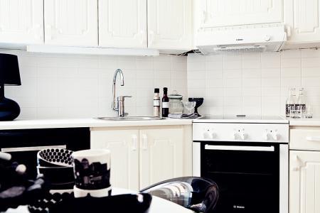 Decorar con diseño gráfico e ilustraciones walking closet decoración walk in closet tendencias deco 2013 blanco negro silla Philippe Stark papel de pared floral fucsia papel de pared de Cole & Son papel árboles muebles ikea muebles de diseño lámparas modernas negras diseño hogar diseño de interiores decoración vinilos posters gráficos cuadros frases decoración vinilos decoración nórdica decoración minimalista decoración ilustraciones decoración espacios pequeños decoración escandinava decoración diseño gráfico decoración de interiores decoración blanco y negro cocinas modernas cocinas blancas cerámica ikea boles cerámina blanco y negro baño decoración blanco y negro artículos hogar ikea