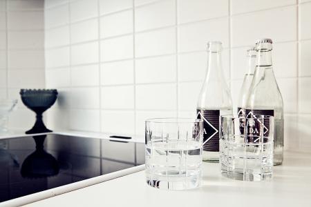 Decorar con diseño gráfico e ilustraciones walking closet decoración walk in closet tendencias deco 2013 blanco negro silla Philippe Stark papel de pared floral fucsia papel de pared de Cole & Son papel árboles muebles ikea muebles de diseño lámparas modernas negras diseño hogar diseño de interiores decoración vinilos posters gráficos cuadros frases decoración vinilos decoración nórdica decoración minimalista decoración ilustraciones decoración espacios pequeños decoración escandinava decoración diseño gráfico decoración de interiores decoración blanco y negro cocinas modernas cocinas blancas cerámica ikea boles cerámina blanco y negro baño decoración blanco y negro artículos hogar ikea