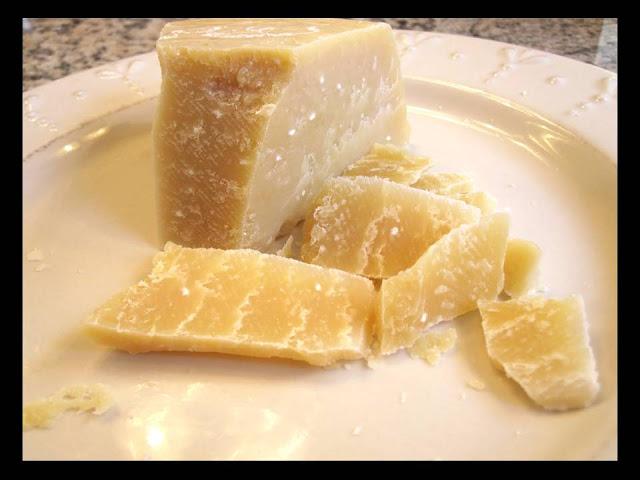 Trucos de la abuela para recuperar el queso que se ha quedado reseco