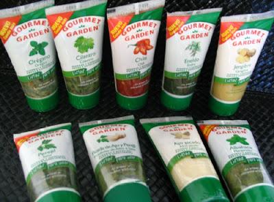 TIMBAL DE TIRAS DE MAGRO AL CHILE, PIMIENTO VERDE Y ROJO Y PURE DE PATATA CON AJO Y PEREJIL