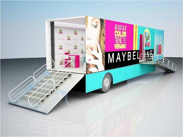 Nail art on the beach!