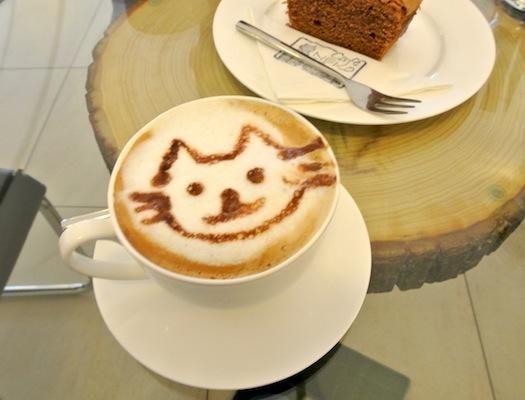 Café Neko: el primer café con gatos de Europa