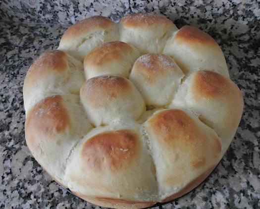 Dinner rolls (panecillos)