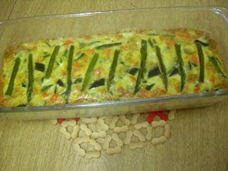 Pastel de verduras con salsa de queso