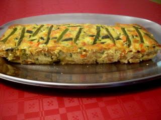 Pastel de verduras con salsa de queso