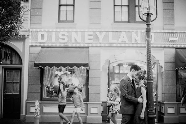 Bodas de hoy... ¡Sesión de compomiso en Disneyland!