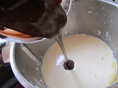 Tarta de queso, chocolate y frambuesa