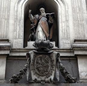 Cada 17 de enero, cientos de madrileños acuden con sus mascotas hasta la Iglesia de San Antón, en la Calle Hortaleza, para que sean bendecidos.