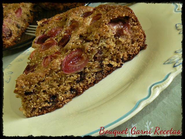 Torta de cerezas, amaranto y chocolate