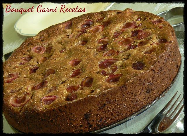 Torta de cerezas, amaranto y chocolate