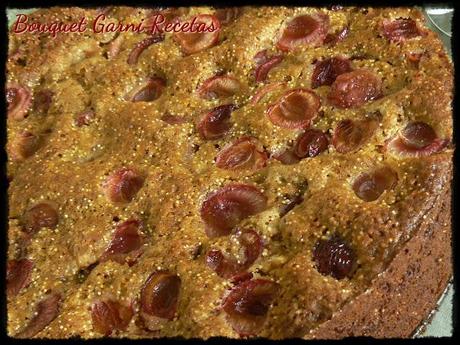 Torta de cerezas, amaranto y chocolate