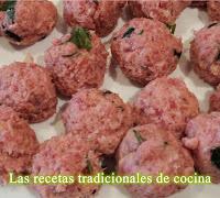 Receta de espaguetis con albóndigas de pollo y salsa de tomate