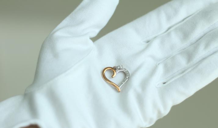 DIAMONDS ARE GIRL'S BEST FRIEND