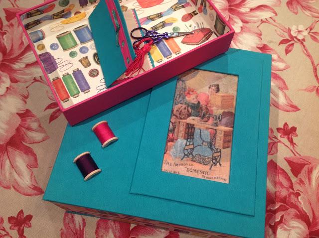 Costurero con bandeja