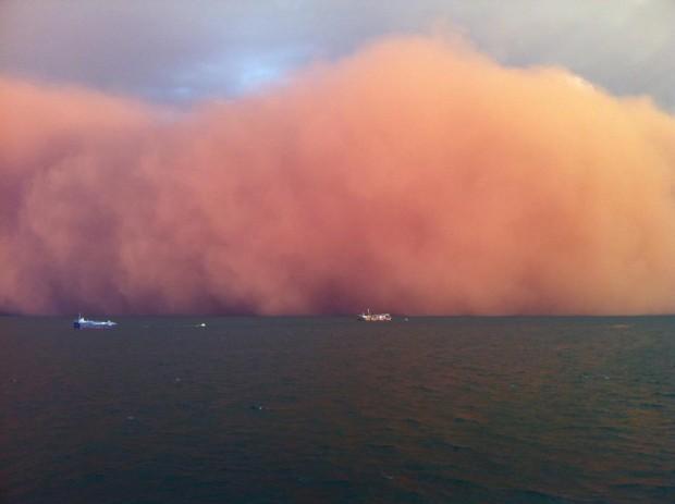 Australia ve enorme tormenta de polvo rojo