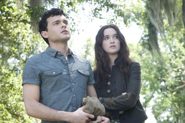 alden-ehrenreich-alice-englert-image-beautiful-creatures