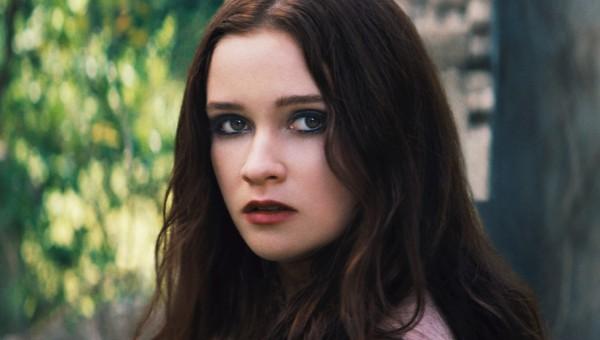 alice-englert-beautiful-creatures-headshot