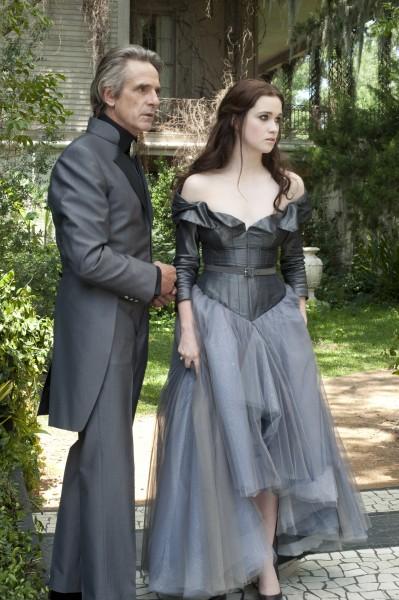 beautiful-creatures-jeremy-irons-alice-englert