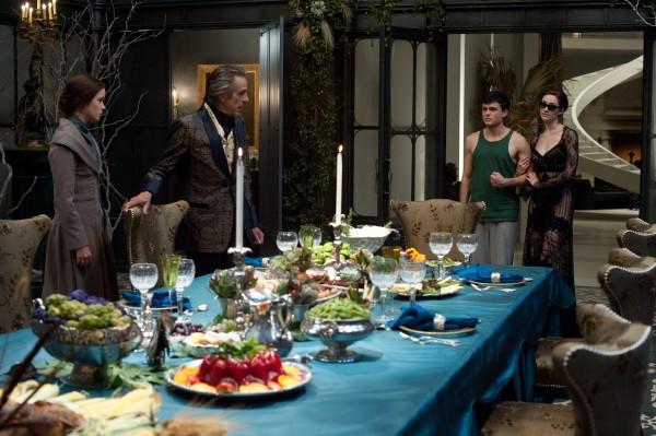 alice-englert-jeremy-irons-alden-ehrenreich-emmy-rossum-beautiful-creatures