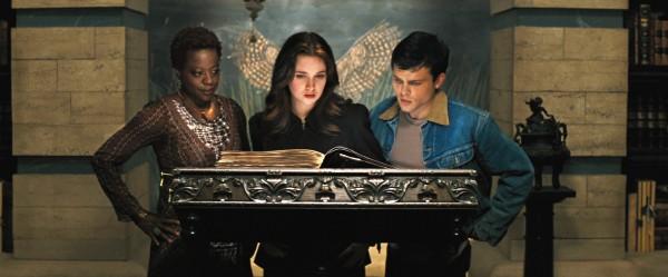 viola-davis-alice-englert-alden-ehrenreich-beautiful-creatures