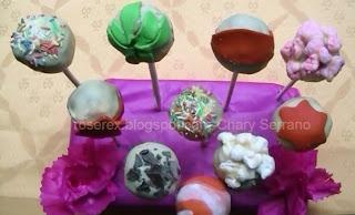 CAKE POPS DE CHOCOLATE Y DE QUESO CAKE POPS DE CHOCOLATE Y DE QUESO