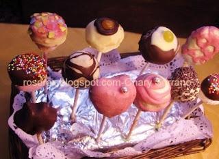 CAKE POPS DE CHOCOLATE Y DE QUESO CAKE POPS DE CHOCOLATE Y DE QUESO