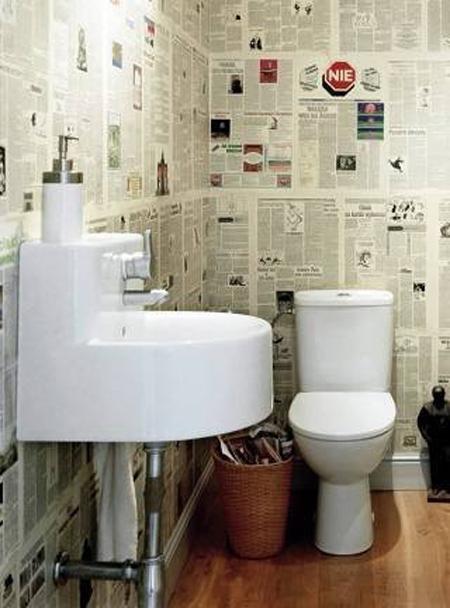 Renovar un cuarto de baño con periódico