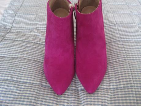 New in fucsia booties
