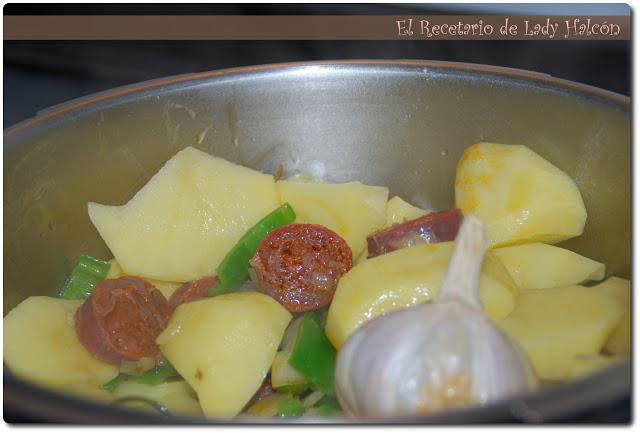 Ya estamos de vuelta con unas ricas patatas a la Riojana