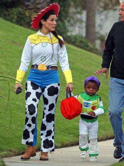 SANDRA BULLOCK VIVE CON SU HIJO LA MAGIA DE HALLOWEEN