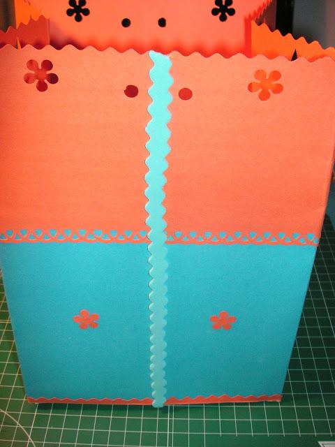 Bolsas de cartulina y colgantes de fimo