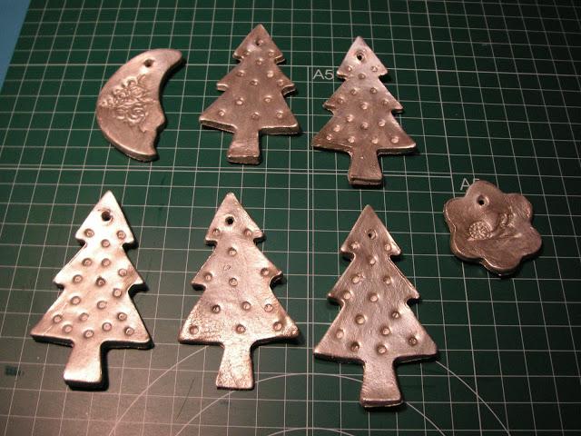 Bolsas de cartulina y colgantes de fimo