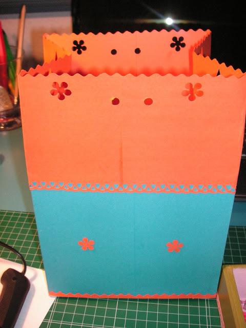 Bolsas de cartulina y colgantes de fimo