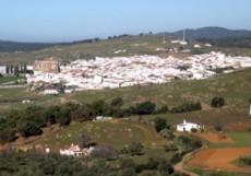 Cazalla de la Sierra (Sevilla). Blanca y monumental
