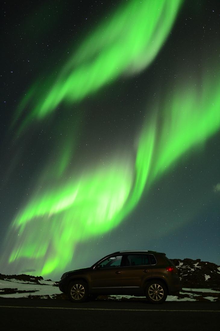 Una eyección de masa coronal alcanzó moderadamente el campo magnético de La Tierra. Fotos de espectaculares auroras