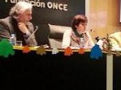 Amigos papel "tienden abrazos" Madrid