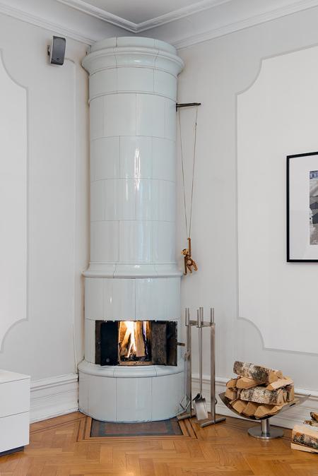 tendencias decoración interiores 2013 tendencias deco 2013 blanco negro suelo espigado madera suelo baldosas hidraúlicas sillas 7 fritz hansen arne jacobsen silla mariposa cuero negro silla eames eiffel negra muebles de ikea moldura en el techo lámparas de diseño estanterías de metal eames rocking chair blanca diseño hogar diseño de interiores decoración nórdica decoración habitación infantil decoración estilo nórdico decoración escandinava decoración en blanco y negro decoración en blanco decoración de interiores decoración blanco y negro cuadro sueco ojos cocinas modernas cocinas blancas chandelier cálido papel de pared blog interiorismo blog interiores blog estilo nórdico blog decoración artículos hogar ikea alfombra blanco negro gris 