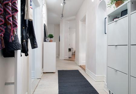 tendencias decoración interiores 2013 tendencias deco 2013 blanco negro suelo espigado madera suelo baldosas hidraúlicas sillas 7 fritz hansen arne jacobsen silla mariposa cuero negro silla eames eiffel negra muebles de ikea moldura en el techo lámparas de diseño estanterías de metal eames rocking chair blanca diseño hogar diseño de interiores decoración nórdica decoración habitación infantil decoración estilo nórdico decoración escandinava decoración en blanco y negro decoración en blanco decoración de interiores decoración blanco y negro cuadro sueco ojos cocinas modernas cocinas blancas chandelier cálido papel de pared blog interiorismo blog interiores blog estilo nórdico blog decoración artículos hogar ikea alfombra blanco negro gris 